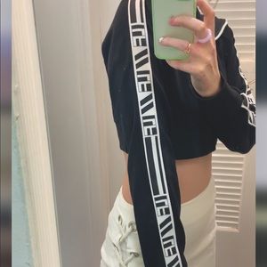 Small LF cropped quarter zip